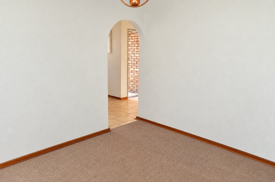 5 Bedroom Property for Sale in La Hoff North West